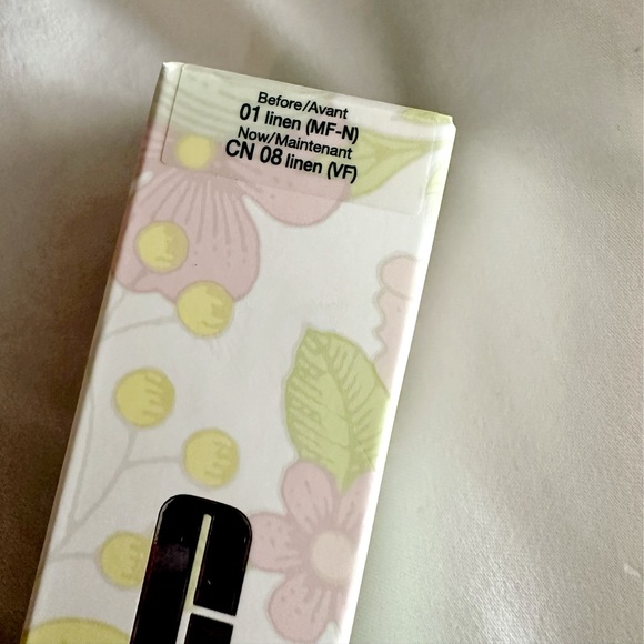 Clinique Beyond Perfecting Foundation and Concealer - Picture 2 of 5